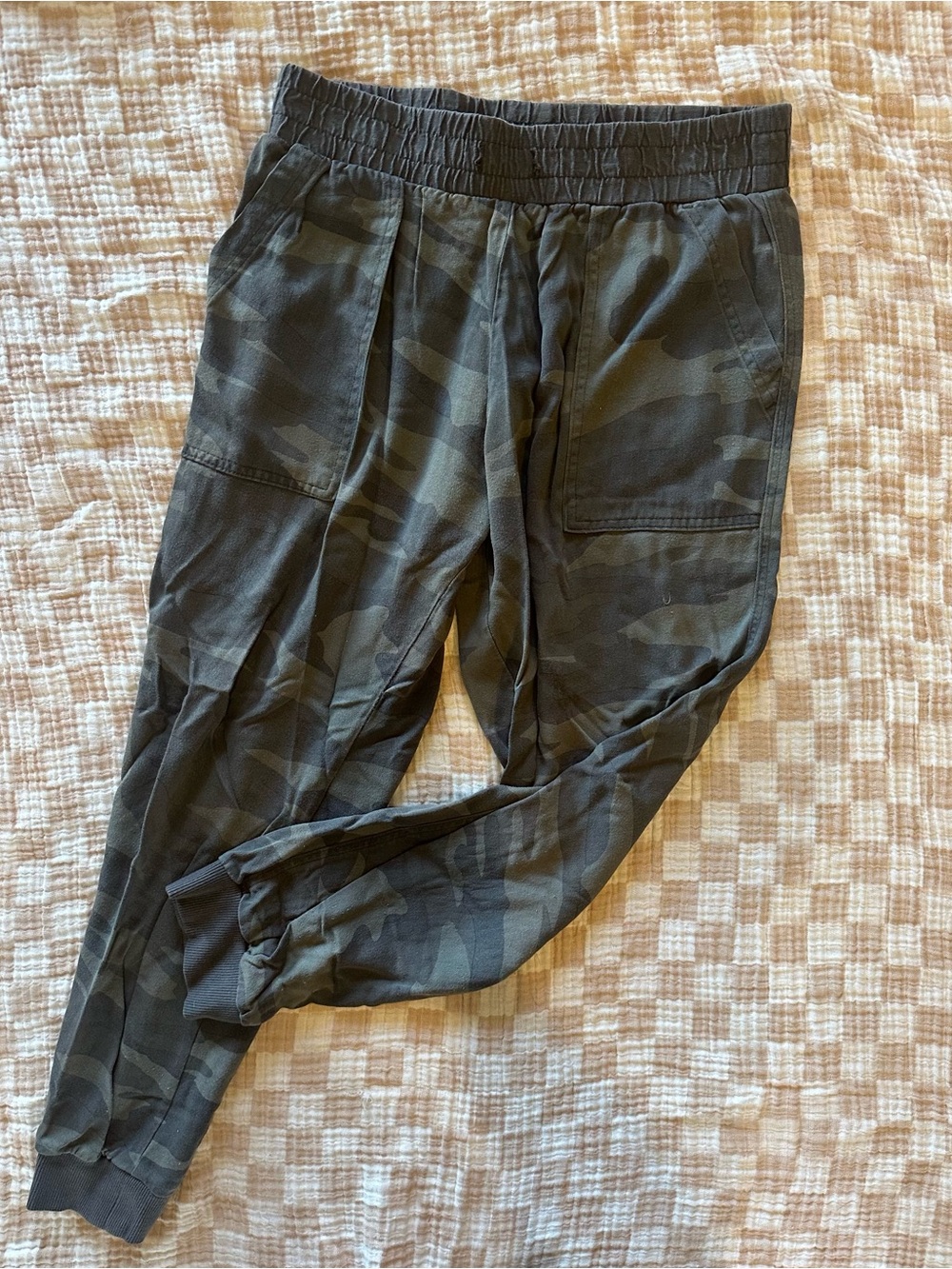 Splendid Women's Camouflage Joggers - Olive